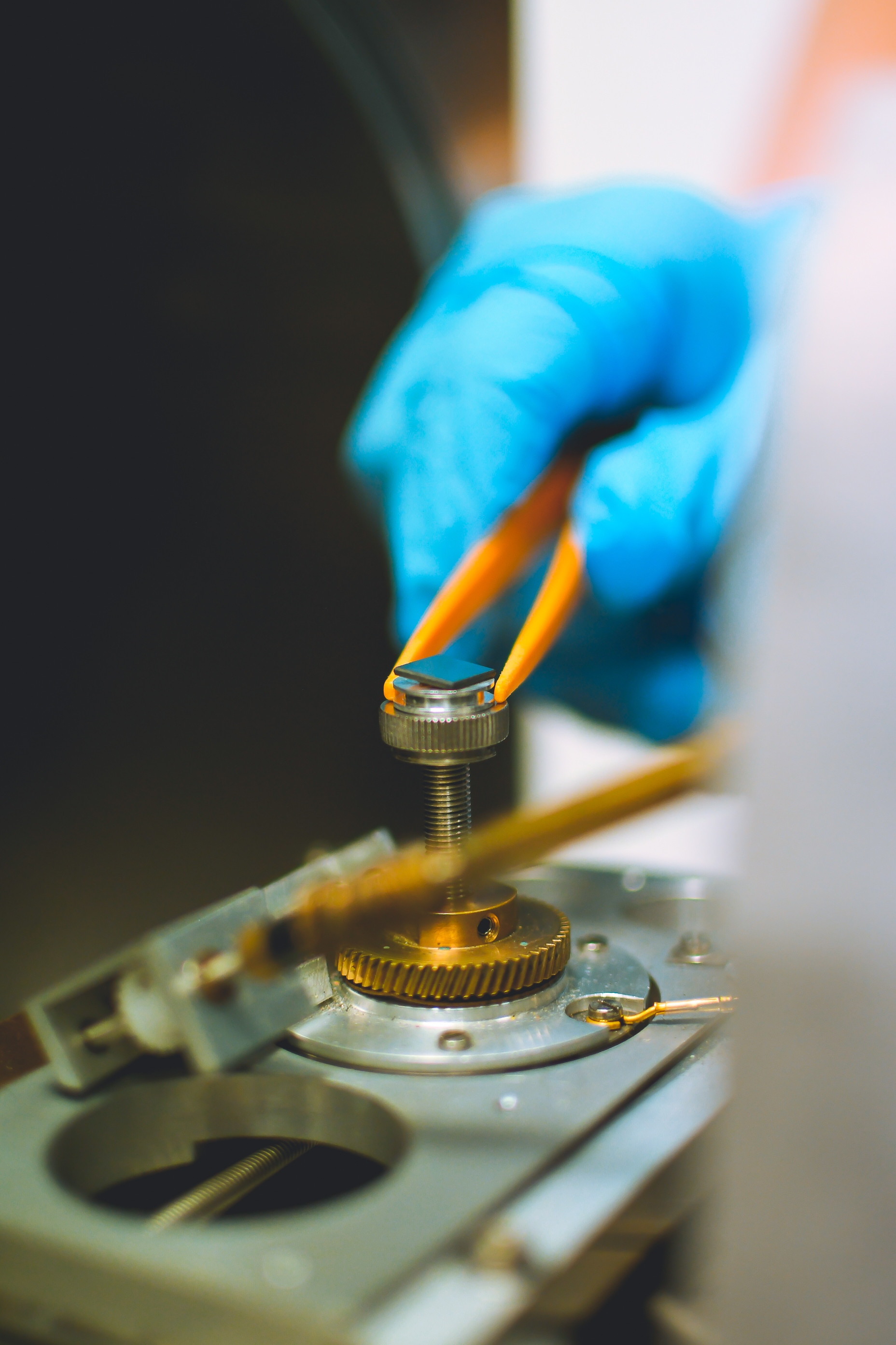 Instrumentation for analysis Surface Technologies and